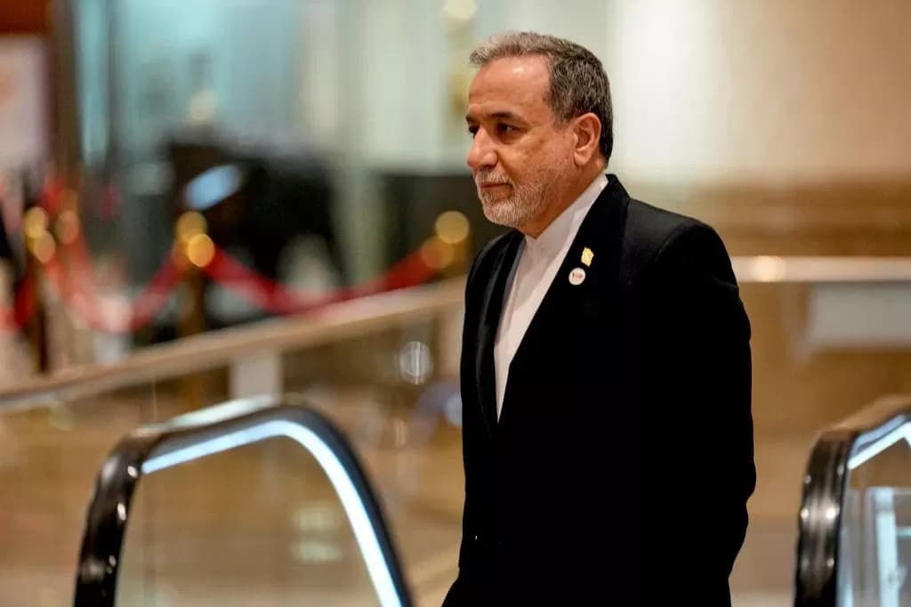 Arakçi: Hürmüz Boğazı'nın açılması diğer şartlara bağlı