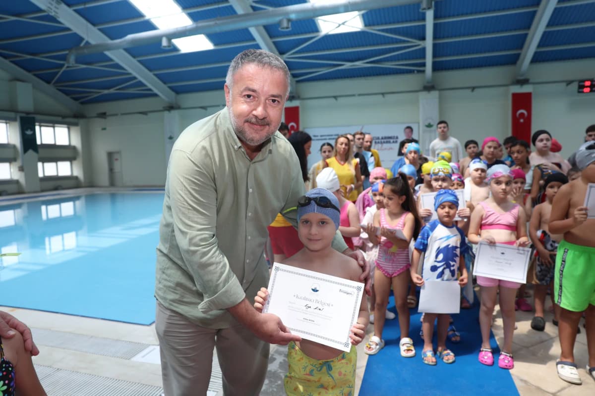 Osmangazi’de Geleceğin Yüzücüleri Sertifikalarını Aldı