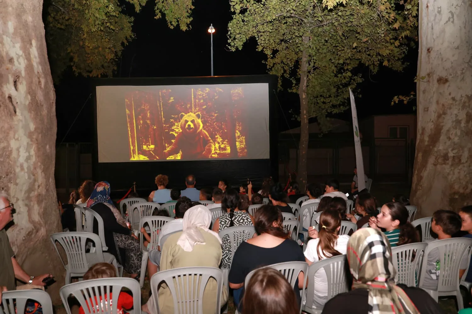 Yazlık Sinema Keyfi Bu Kez Veysel Karani Mahallesi'nde Yaşandı
